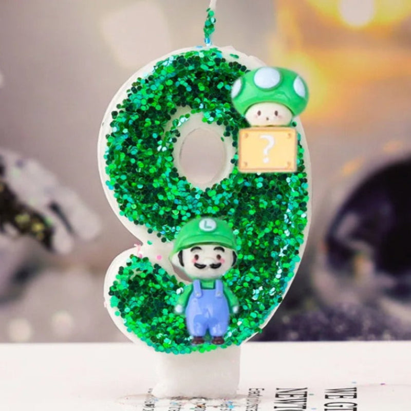 Bougie Anniversaire Héros Fantastique, de couleur verte à paillette avec des personnages dessus, le chiffre représenté est le 9 dans une ambiance festive.