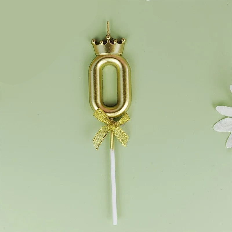Bougie Anniversaire Couronne Dorée, le chiffre de la bougie est le 0.