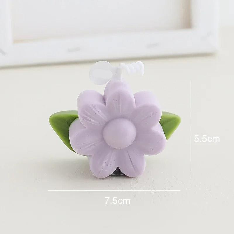 Bougie Décorative Pâquerette, de couleur violette et avec ses dimensions.