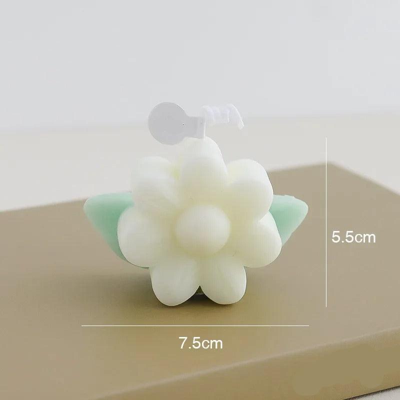 Bougie Décorative Pâquerette, de couleur blanche et avec ses dimensions.
