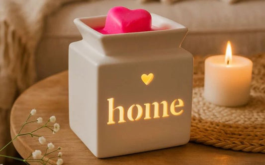 Brûle-parfum avec fondant cœur et bougie, idée déco cocooning pour créer une ambiance douce et parfumée chez soi.