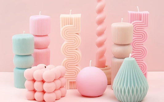 Bougies décoratives pastel tendance aux formes modernes pour sublimer la décoration intérieure avec des couleurs douces et design contemporain.
