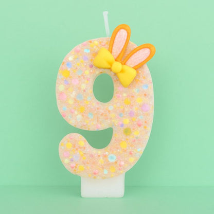 Bougie Anniversaire Douce Fantaisie, le chiffre représenté est le 9 et sur fond vert.