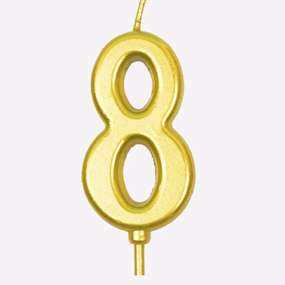 Bougie Anniversaire Élégante Doré, le chiffre représenté est le 8 et sur fond blanc.
