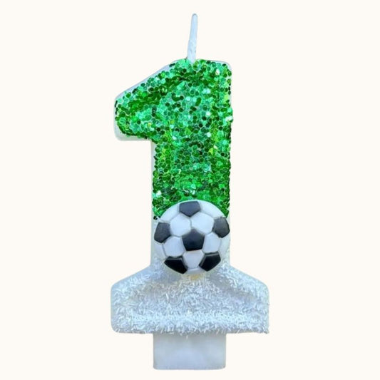 Bougie Anniversaire Fan de Football, de couleur verte et blanche, le chiffre est le 1 et sur fond beige clair.