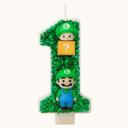 Bougie Anniversaire Héros Fantastique, le chiffre de la bougie est le 1, de couleur verte, avec un personnage dessus et sur fond beige clair.