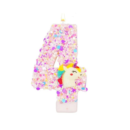 Bougie Anniversaire Licorne Explosion de Paillettes, le chiffre de la bougie est le 4. De couleur rose et sur fond blanc.