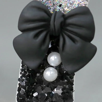 Bougie Anniversaire Nœud Chic, c'est un zoom sur le noeud noir de la bougie.