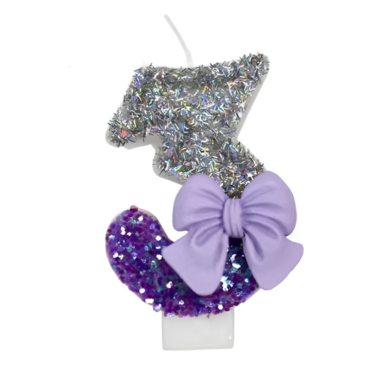 Bougie Anniversaire Noeud Romantique, sur fond blanc. Le chiffre est le 3.