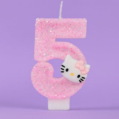 Bougie Anniversaire So Cute, de couleur rose à paillette, le chiffre est le 5 et sur fond violet.