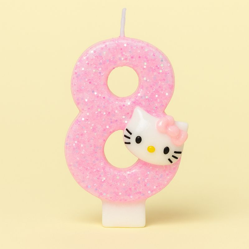 Bougie Anniversaire So Cute, de couleur rose à paillette, le chiffre est le 8 et sur fond vert d'eau.