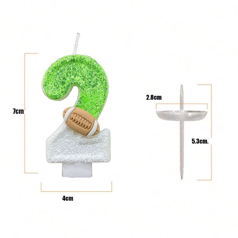 Bougie Anniversaire Thème Rugby, de couleur blanche et verte, le chiffre de la bougie est le 2 et sur fond blanc.