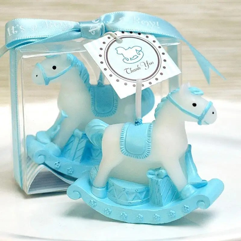 Bougie Baby Shower Cheval à Bascule Pack 10 pièces, de couleur bleu et sur fond beige clair.