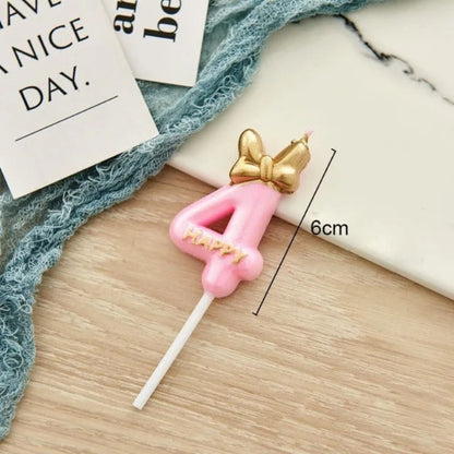 Bougie Chiffre Rose Girly et Chic, le chiffre est le numéro 4.