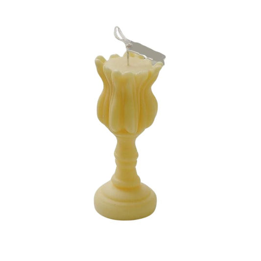 Bougie Décorative Chandelier Romantique, de couleur jaune et sur fond blanc.