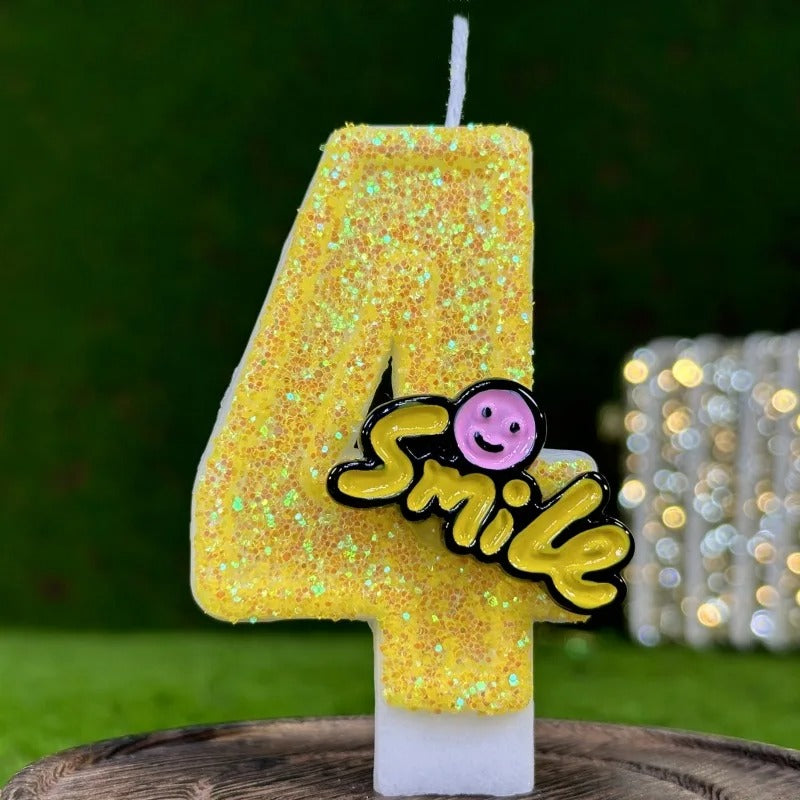 Bougie Fun Jaune Pétillante. Le chiffre est le numéro 4.