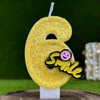Bougie Fun Jaune Pétillante. Le chiffre est le numéro 6.