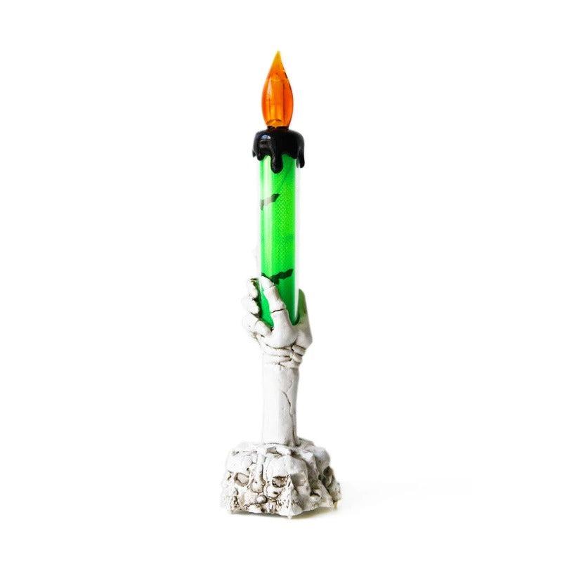 Bougie Halloween Lumière Hantée, de couleur blanche et verte, sur fond gris clair.