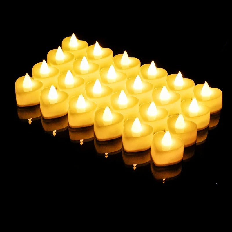 Bougie LED Chauffe Plat Cœur allumées et presentées en pack de 24 pièces.