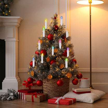 Bougie LED Cierge Étanche et Coloré, déposé dans un sapin pour une ambiance festive de Noël.
