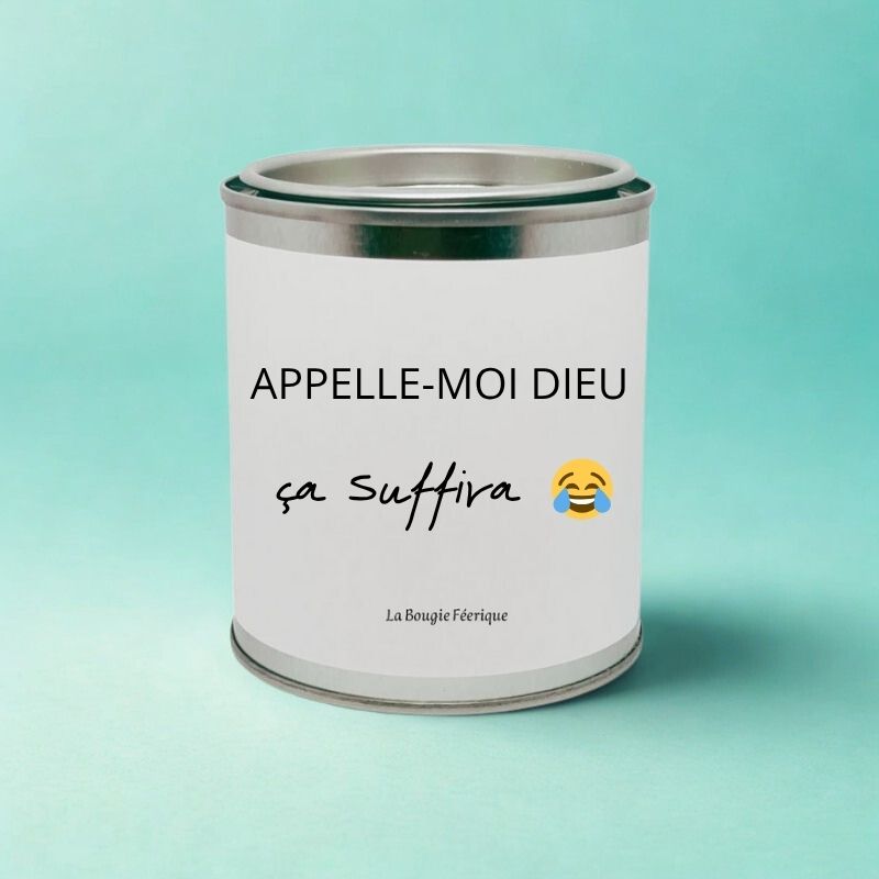 Bougie Personnalisée "Appelle-moi Dieu ça Suffira", on peut lire le message humoristique et sur fond vert.