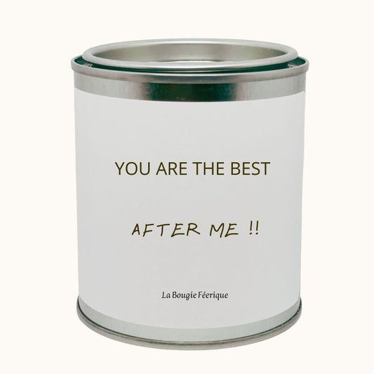 Bougie Personnalisée "You Are The Best, After Me ! La bougie est dans un contenant métallique délivrant un message humoristique. Sur fond beige.