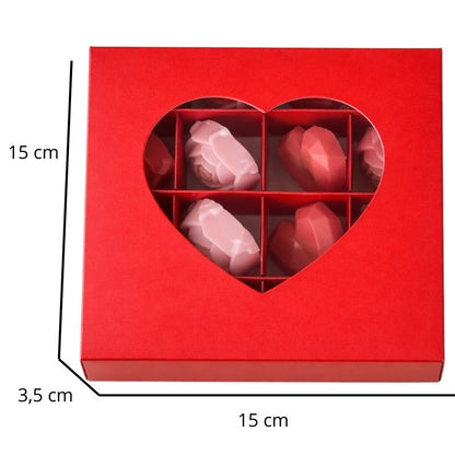 Bougie Saint Valentin Fondant Parfumé en Coffret Cadeau, de couleur rouge, avec ses dimensions et sur fond beige clair.