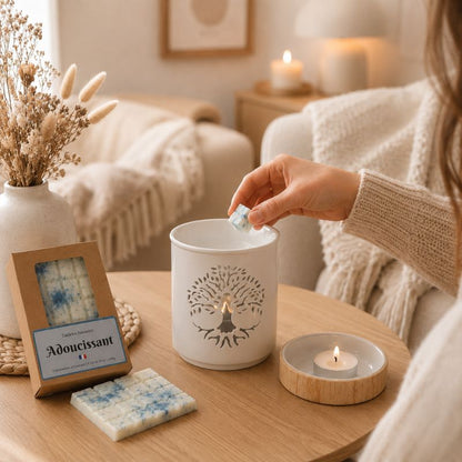 Personne utilisant le Brule Parfum Arbre De Lumière avec tablette de fondant parfumé Adoucissant pour créer une ambiance cocooning.
