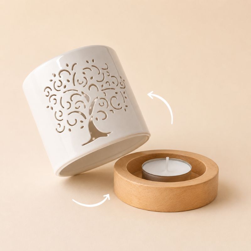 Brule Parfum Arbre de Vie Blanc en deux parties, avec corps en céramique amovible et base effet bois accueillant une bougie chauffe-plat pour une utilisation pratique et un entretien facilité.