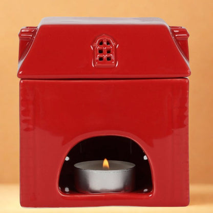 Brule Parfum Chalet Enchanté, on voit la maison de dos pour montrer où on insère la bougie chauffe-plat.