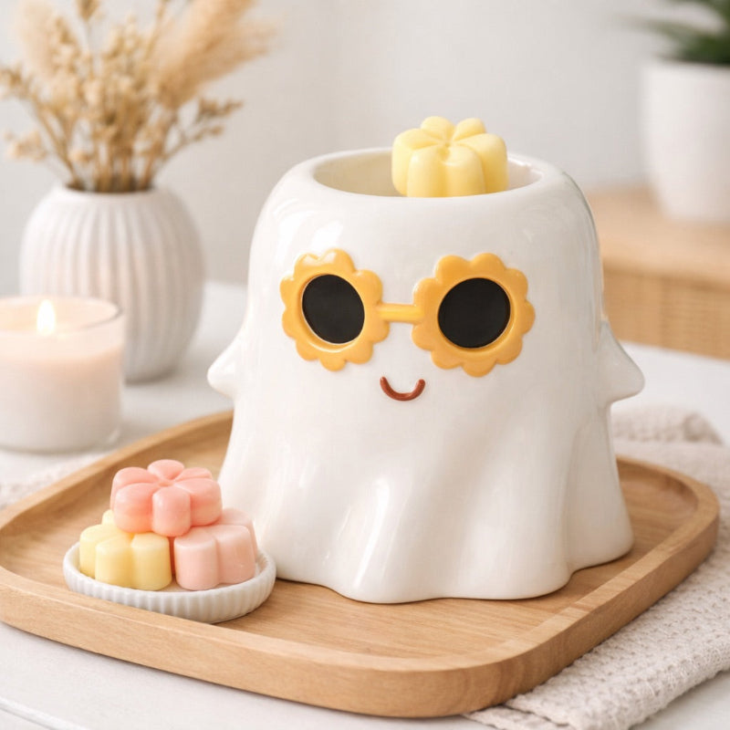 Brule Parfum Fantôme Décoratif en céramique avec fondant parfumé en forme de fleur, ambiance scandinave chaleureuse.