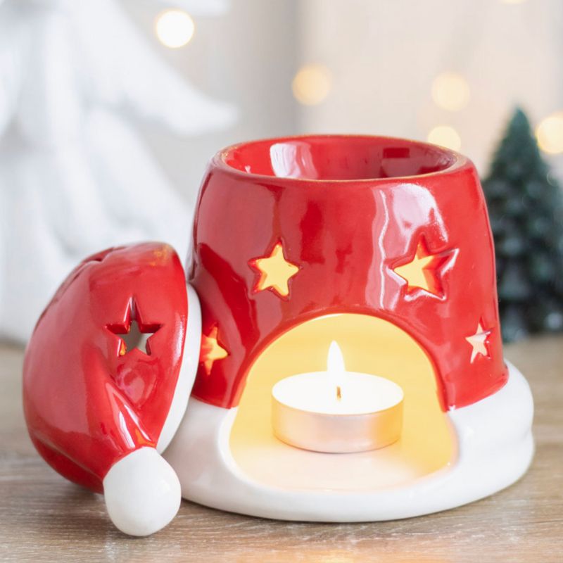 Brule Parfum Noël Rouge Magique, le couvercle du brûleur est enlevé et il est allumé. Ambiance de Noël.