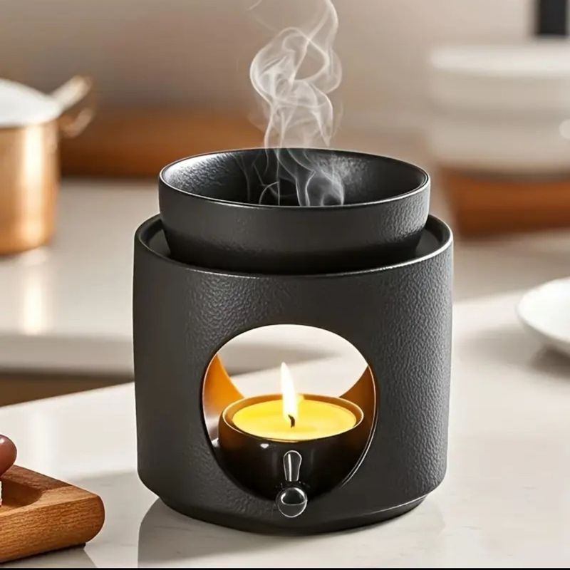 Brule Parfum Noir Design diffusant un fondant parfumé avec bougie chauffe-plat dans une ambiance chaleureuse.