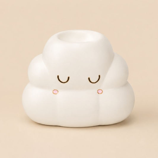 Brule Parfum Nuage Rêveur en forme de nuage, brûle-parfum en céramique blanche pour fondants parfumés et décoration cocooning. Sur fond beige clair.