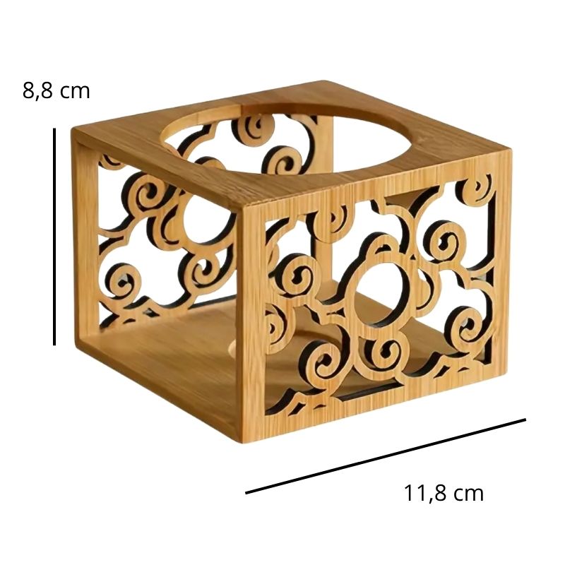 Brule Parfum Raffiné en Bois Sculpté, avec ses dimensions et sur fond blanc.