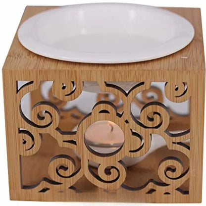 Brule Parfum Raffiné en Bois Sculpté, vision de plus prêt du côté sculpté du brule parfum.