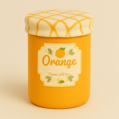Brule Parfum Soleil Gourmand, de couleur orange et trompe-l'œil en forme de pot à confiture d'antan. Sur fond beige clair.