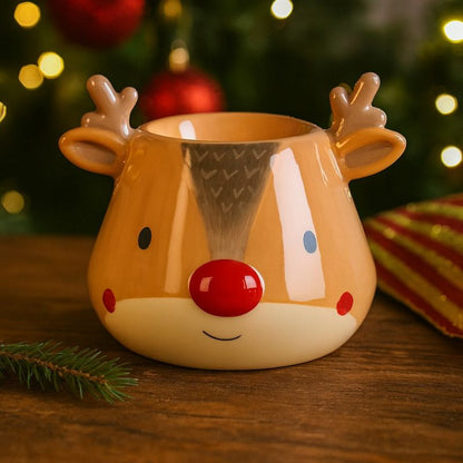 Brule Parfum XL Renne Enchanté de Noël, posé sur une table en bois foncé et dans une ambiance festive.