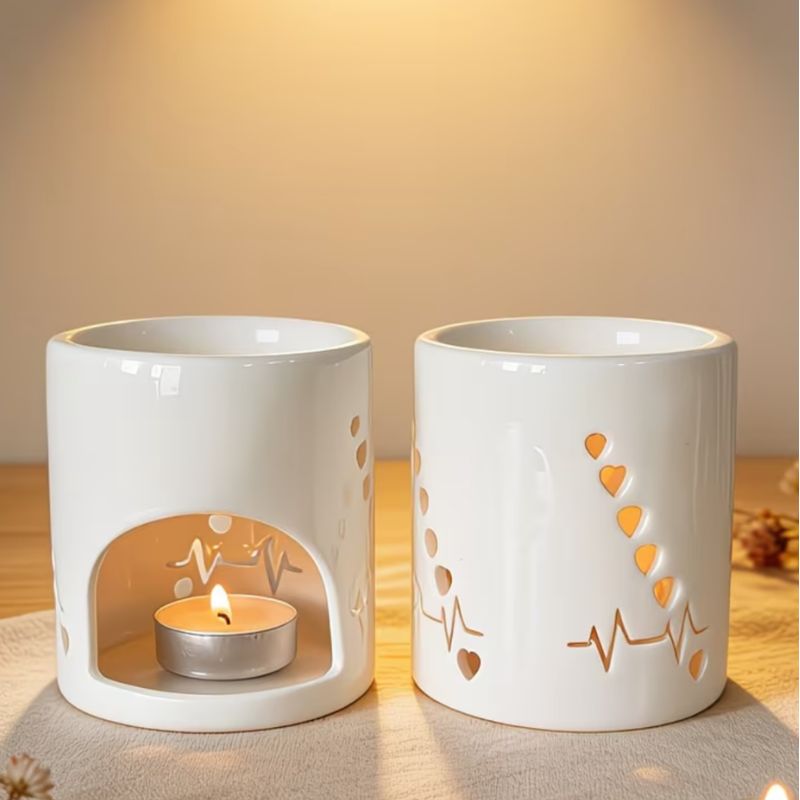 Coffret Bougie Cadeau – Prêt à Offrir, brûle-parfum cœur en céramique blanche avec bougie chauffe-plat et motif battement lumineux ambiance chaleureuse.