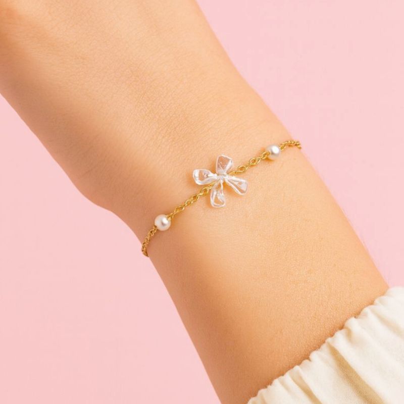 Coffret Bougie Cadeau – Relaxation Florale, details du bracelet dans bougie bijou.