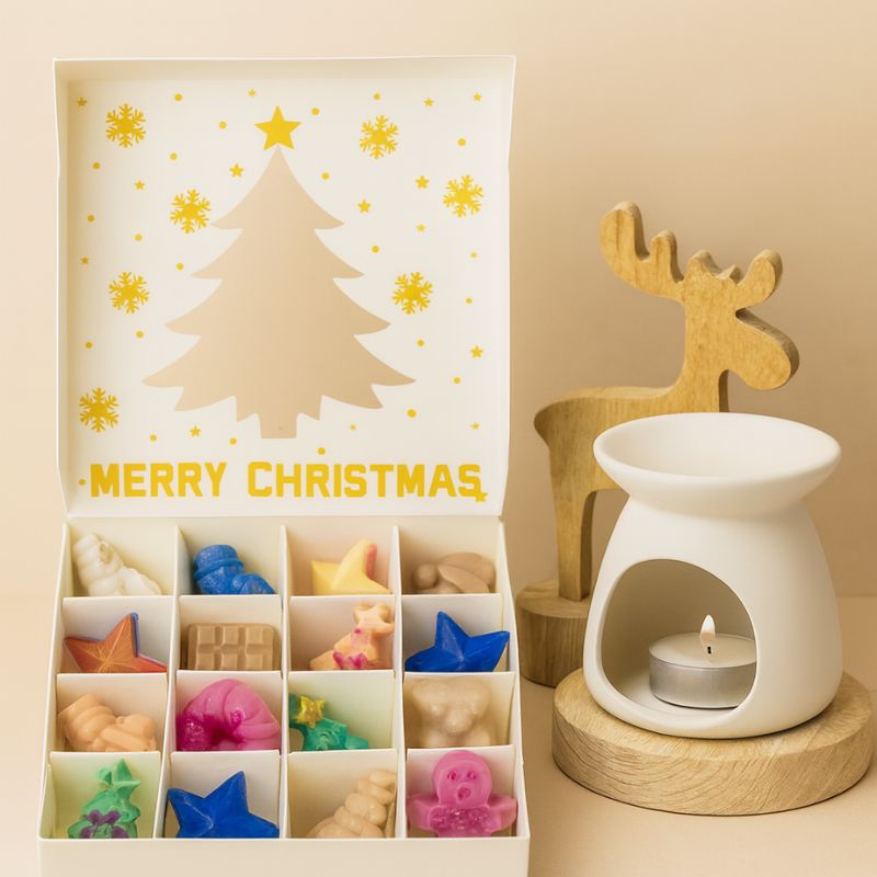 Coffret Bougie Édition Limitée Fondant Signature, la boite de fondants est ouverte, il y a un brûleur allumé à côté et dans une ambiance scandinave.