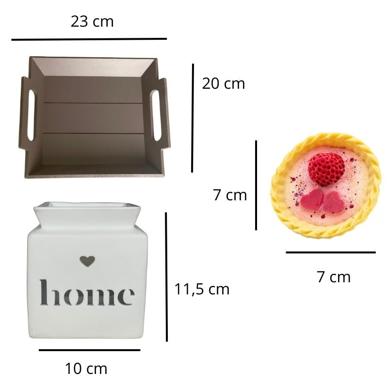 Coffret Bougie Love & Fondant Parfumé Tartelette Fraise, avec leurs dimensions et sur fond blanc.