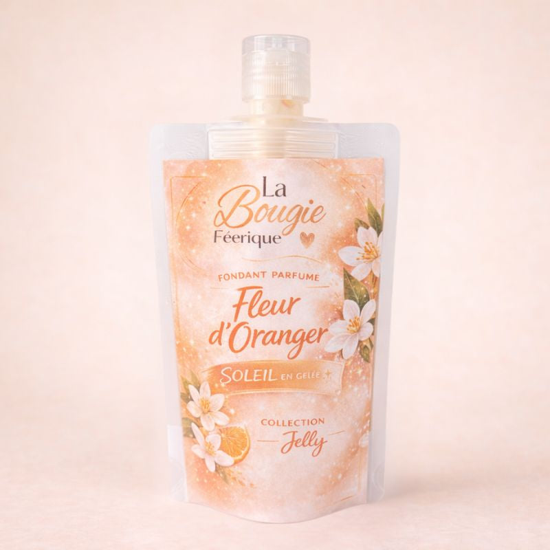 Fondant Parfumé Fleur d’Oranger dans une gourde transparente, posé sur un fond beige clair.