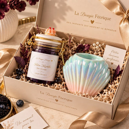 Fondant Parfumé Mûre Myrtille – Baies Sauvages présenté dans un coffret cadeau avec brûle-parfum. Ambiance festive.