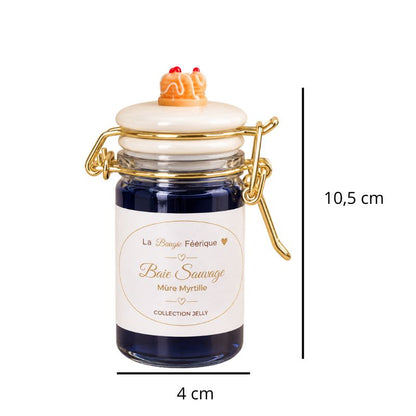 Fondant Parfumé Mûre Myrtille – Baies Sauvages en pot avec ses dimensions, sur fond blanc.