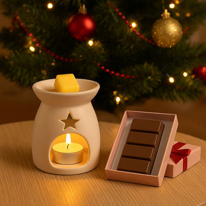 Fondant Parfumé Snapbar Cola, un brûleur est disposé sur une table et il y a un fondant parfumé à côté du brûleur. Ambiance festive de Noël.