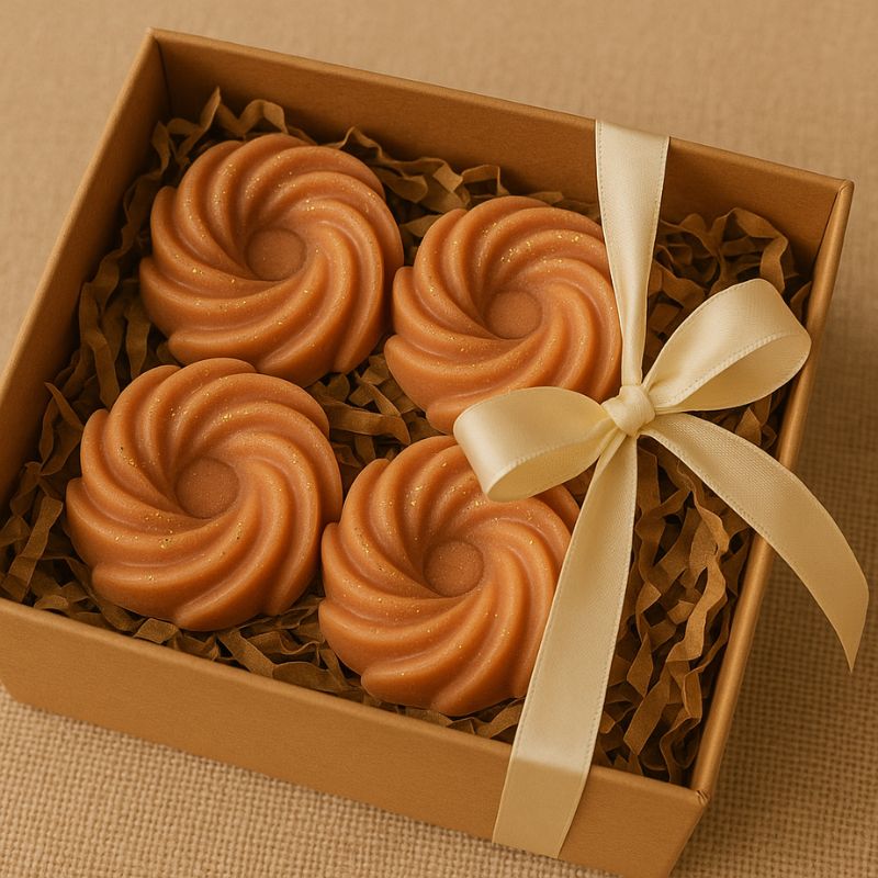 Fondant Parfumé Spirale Cookie Chocolat, disposé dans une boîte-cadeau pour donner l'idée de cadeau à offrir. Sur fond beige.