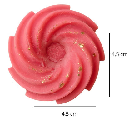 Fondant Parfumé Spirale Fruits Rouges, de couleur rose, avec ses dimensions et sur fond blanc.