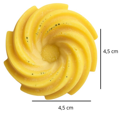 Fondant Parfumé Spirale Monoï, avec ses dimensions et sur fond blanc.