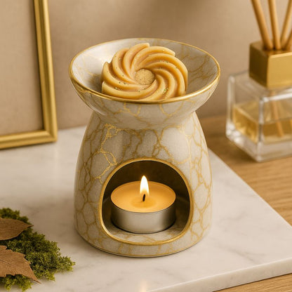 Fondant Parfumé Spirale Musc, dans une ambiance chic, le fondant est dans un brule parfum allumé.
